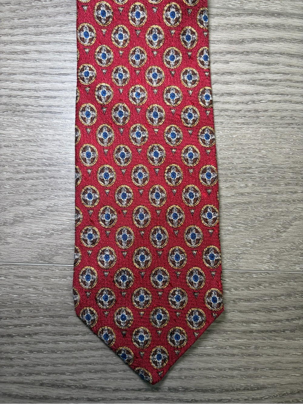Vintage Valentino Cravatte Red Silk Geometric Medallion Neck Tie Made in Italy - Picture 6 of 9